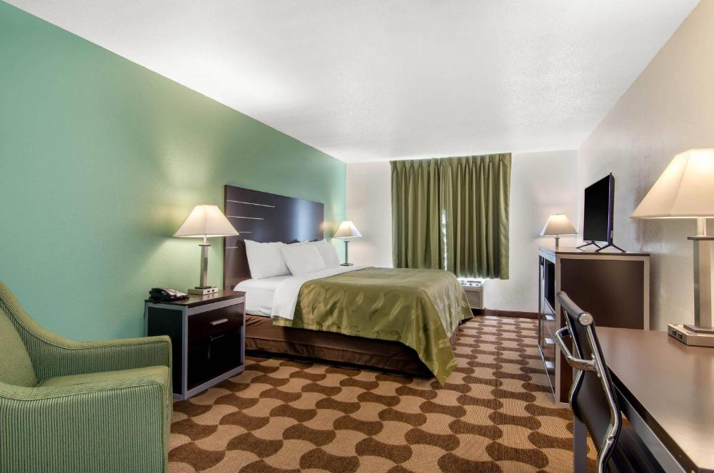 King Room - Non-Smoking interior