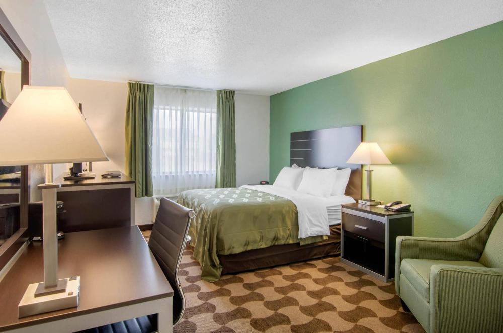 Queen Room - Non-Smoking interior